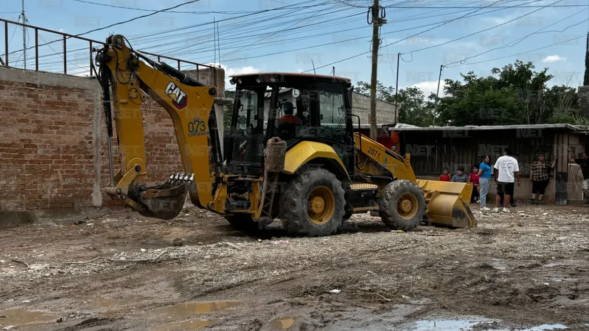 Lluvias abren zanja y afectan viviendas en Granjas de Chapultepec