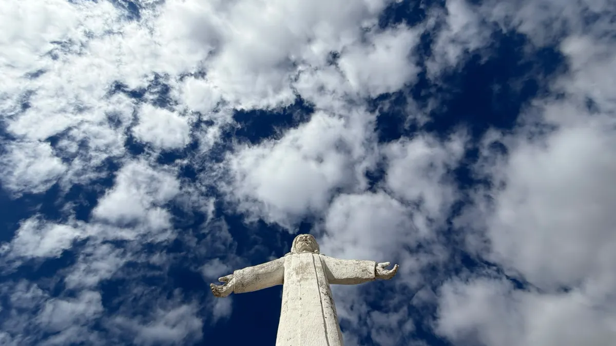 Cristo de Curiel: el guardián que marca la frontera entre la ciudad y el desierto