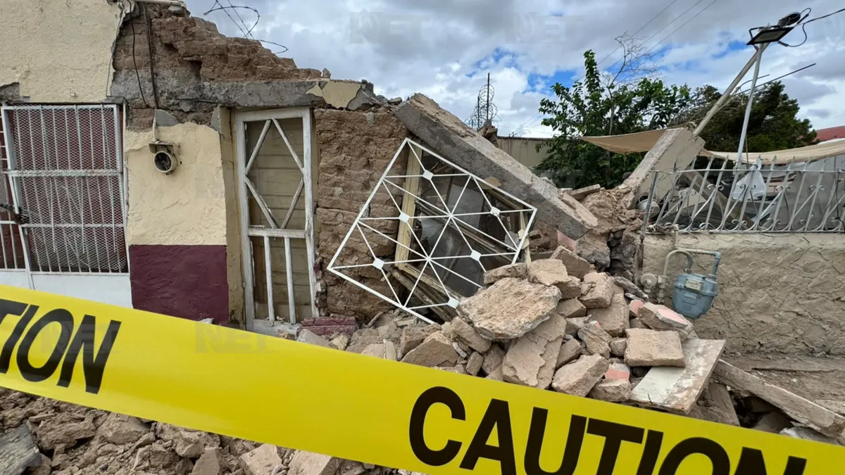 Colapsa vivienda deshabitada en El Mirador por humedad acumulada