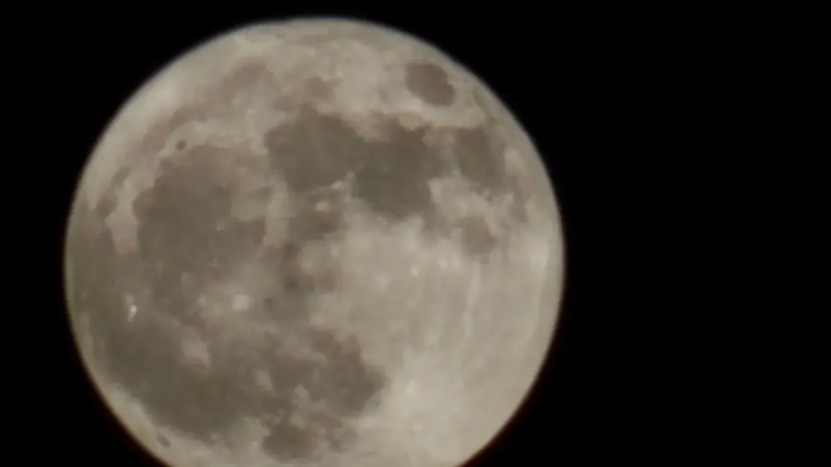 Brilla la Luna de Fresa sobre Juárez pese al cielo nublado
