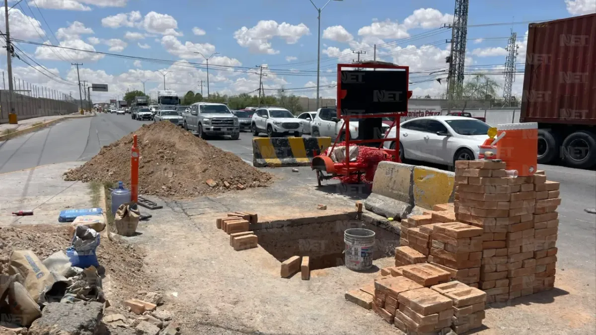 Cierran carriles en la Panamericana por instalación de tubería de agua