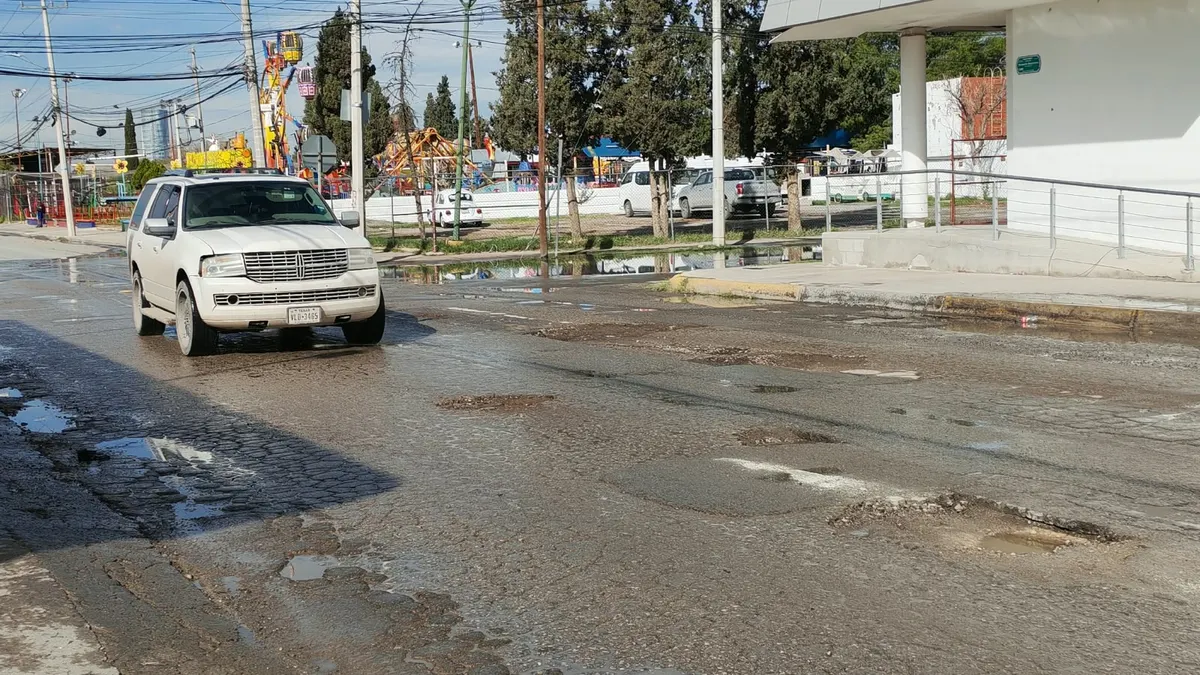 Piden bacheo urgente en cruce de Vicente Guerrero e Ignacio Ramírez