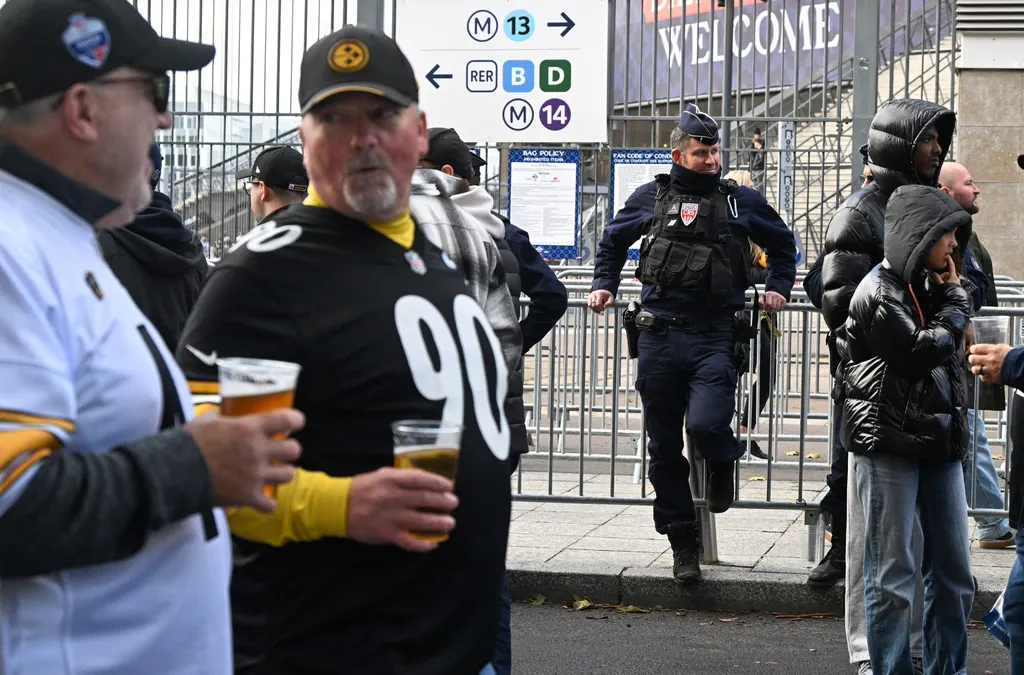 Photo: netnoticias.mx Stade de France hosts first NFL game in Paris despite protests