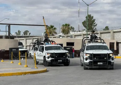 Decomisan 50 armas hechizas durante revisión en el Cereso 3