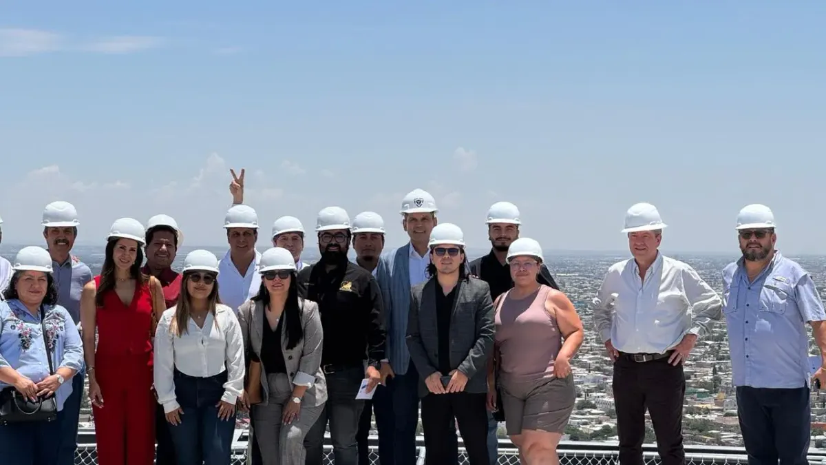 Empresarios del Corredor Gómez Morín recorren la Torre Centinela