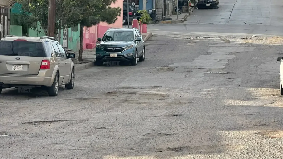 Vecinos solicitan rehabilitación de calle con baches severos en la San Antonio
