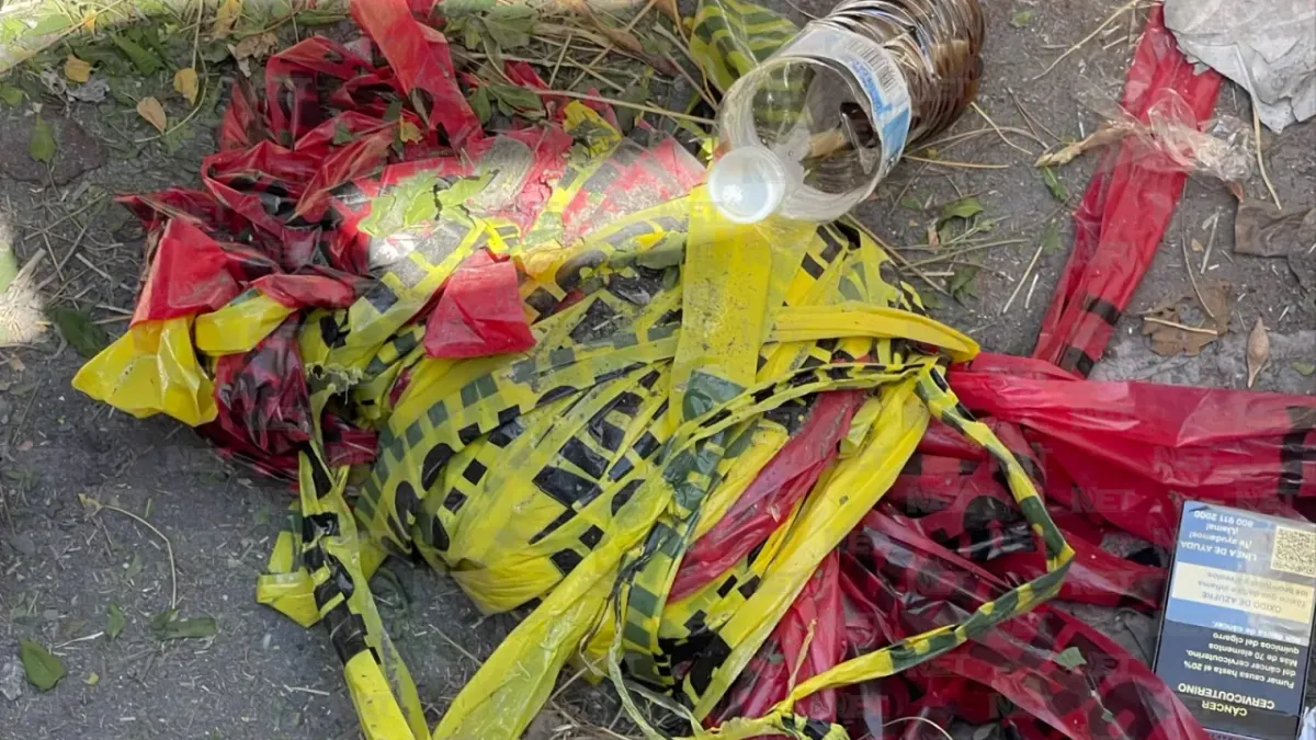 Dejan veladora y bebida en el lugar donde asesinaron a mujer en colonia El Colegio