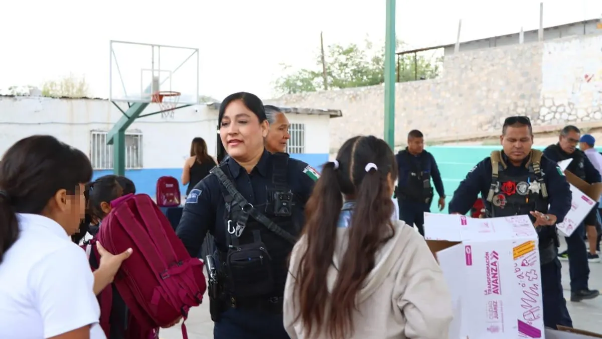 Entregan 2 mil 656 mochilas en cinco primarias de Ciudad Juárez