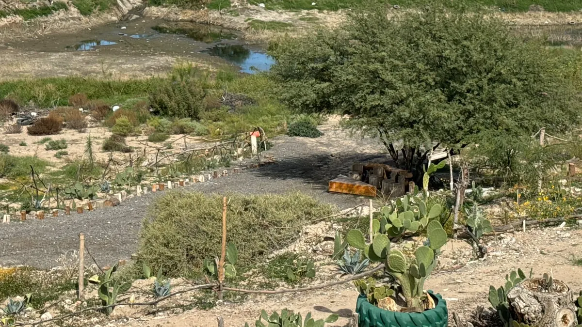 Convocan a jornadas de limpieza en jardín comunitario de Vista del Valle
