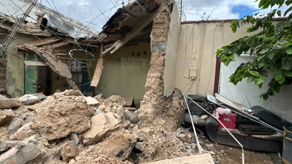 Colapsa vivienda deshabitada en El Mirador por humedad acumulada
