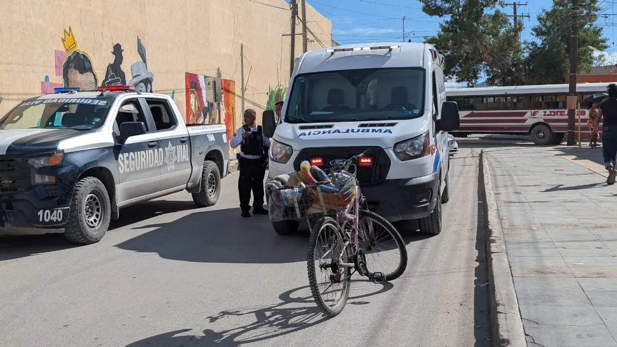 Atropella camioneta a ciclista de la tercera edad en el Centro