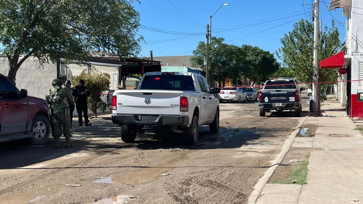 Hombre con heridas de arma blanca busca ayuda en tienda de Juárez