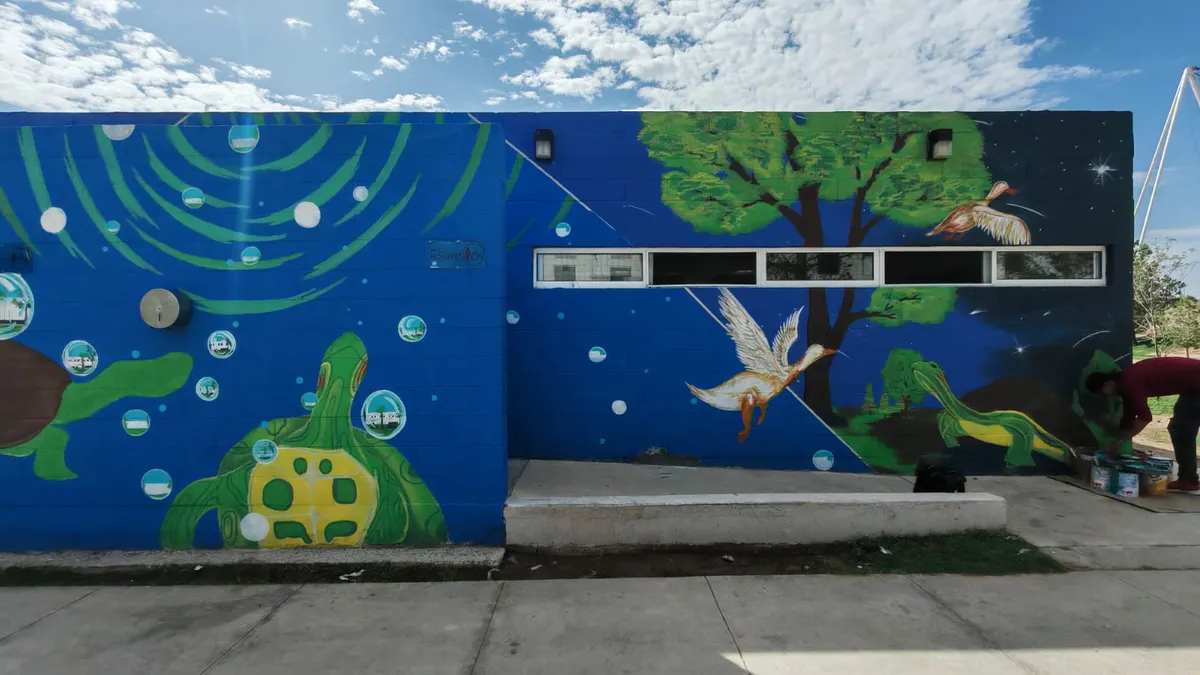Plasma artista Jhony Ríos mural de la identidad fronteriza en el Parque Central
