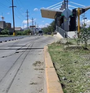 Atropella patrulla a peatón en carril confinado del BRT en Zaragoza