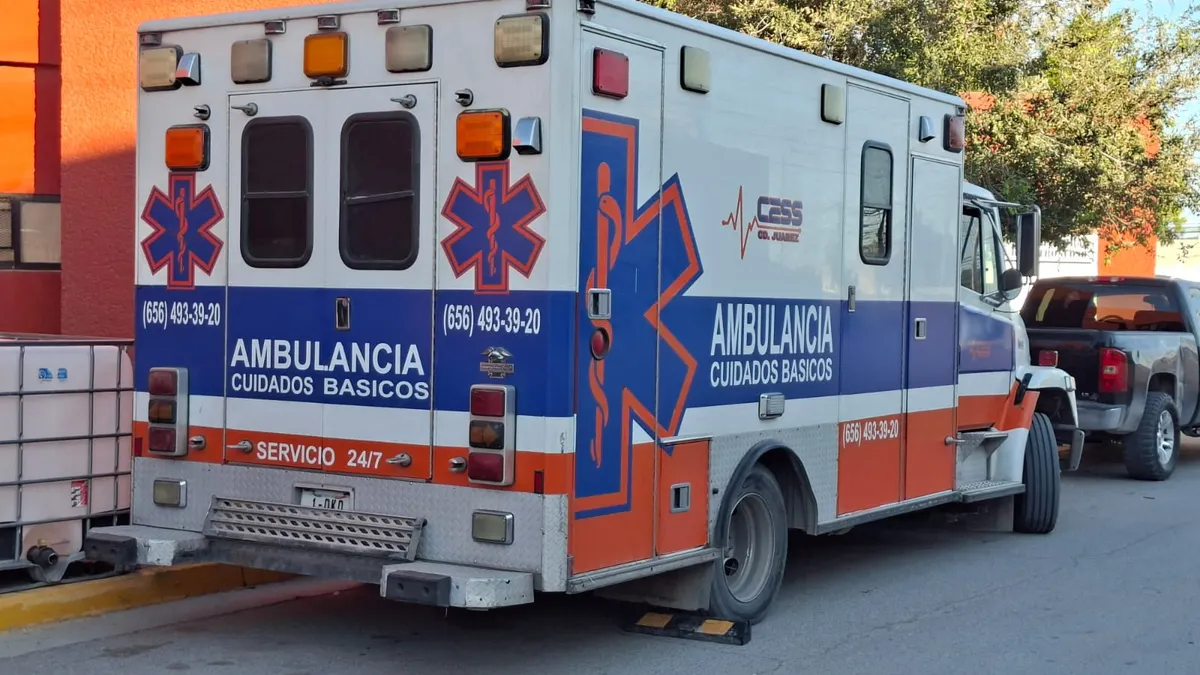 Policía se dispara por accidente en la mano mientras se alistaba para su turno