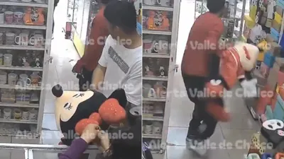 ¡Se llevaron a Minnie! jóvenes roban peluche de una papelería y los exhiben en redes