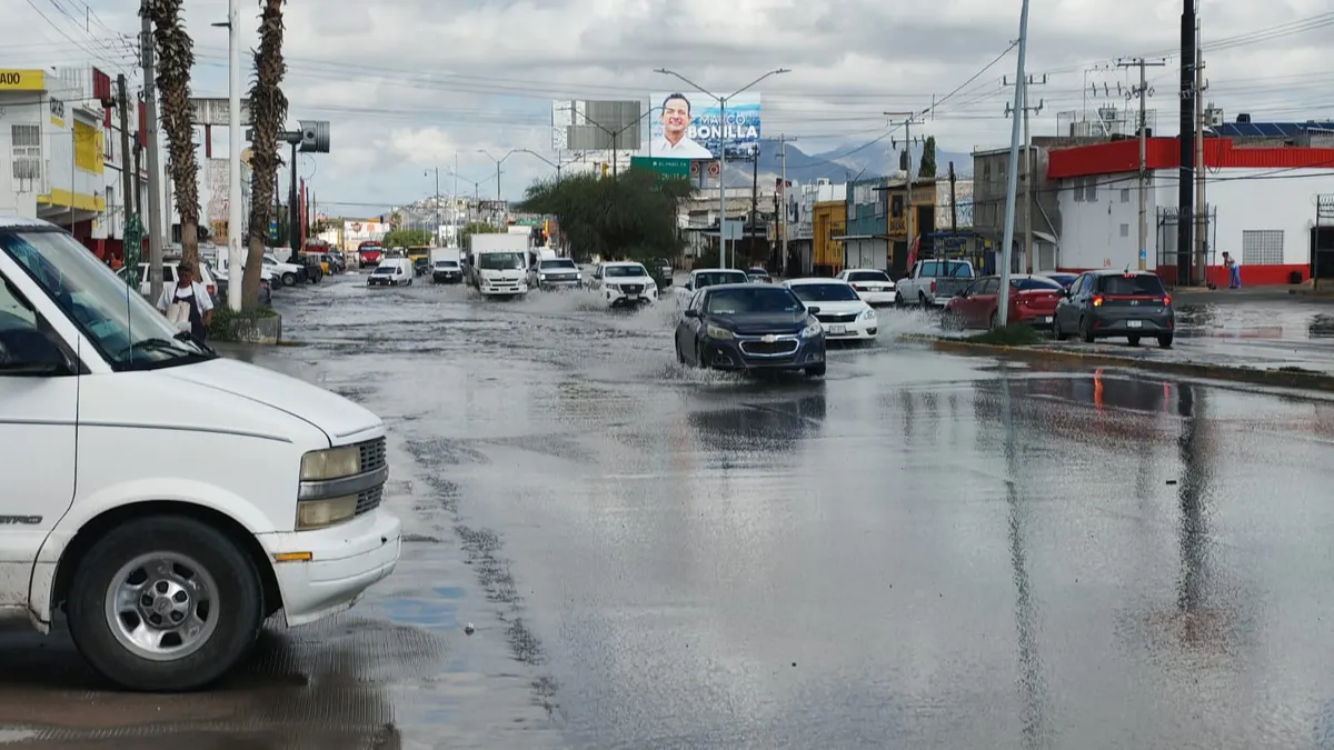 Encharcamientos en Óscar Flores afectan circulación en ambos sentidos