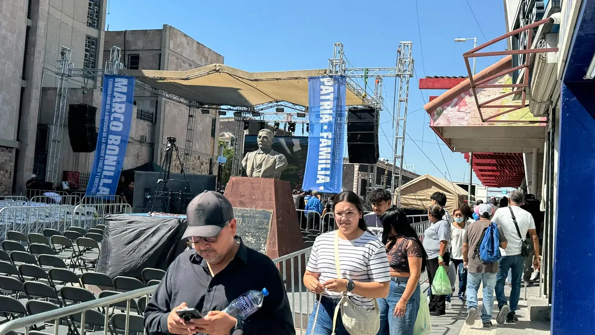 Instalan vallas en el Centro de Juárez para evento de Marco Bonilla y el PAN