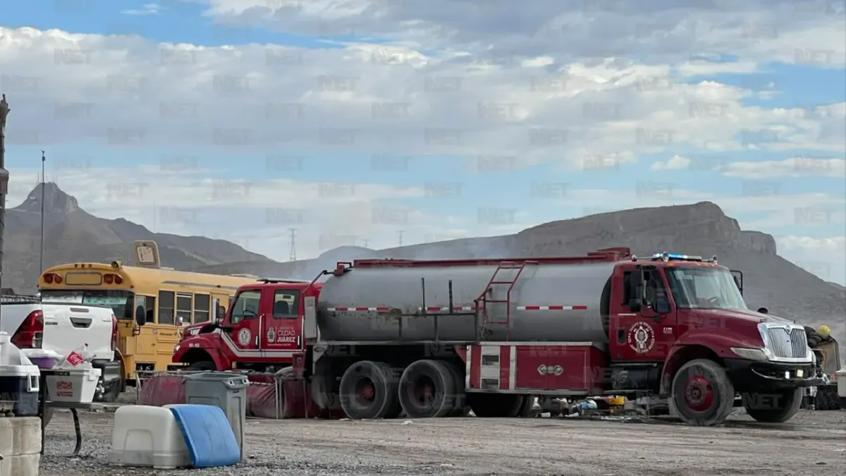 Cumplen Bomberos cerca de 48 horas combatiendo incendio de recicladora