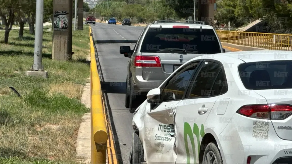 Deja carambola cuatro autos dañados en la Heroico Colegio Militar