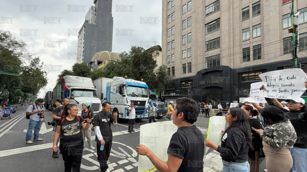 Comerciantes protestan por vallas en el Centro Histórico de la CDMX