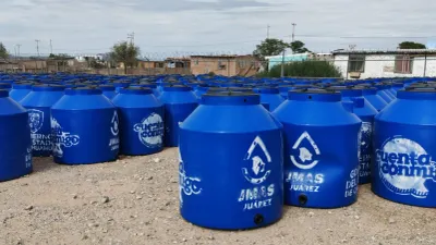 Entrega JMAS tinacos a mil 800 familias en Los Kilómetros