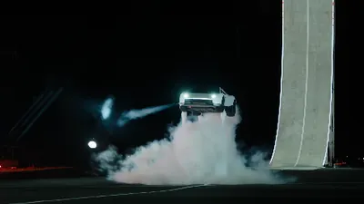 El nuevo Tesla Roadster sorprende con una demostración aérea en Texas