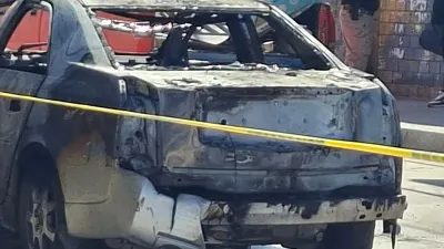 Incendian Cadillac usado en asalto a consultorio dental en la Chaveña