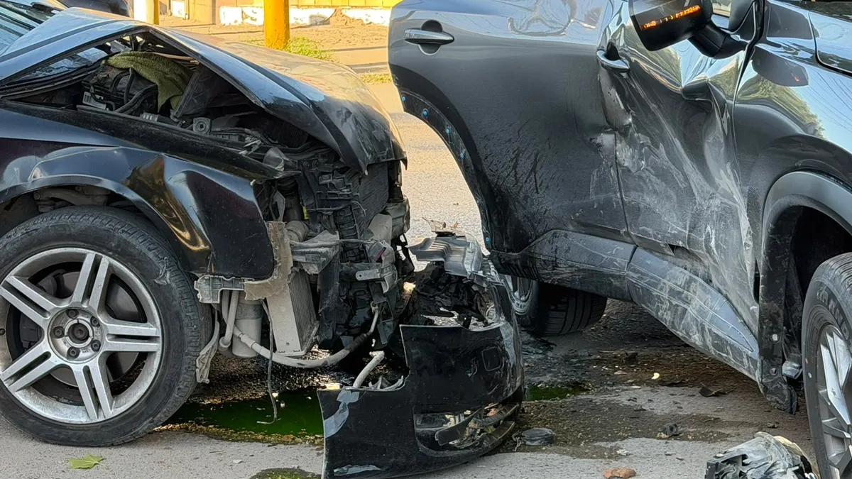 Chocan Audi y Nissan en Vicente Guerrero; hay una mujer y dos menores lesionados