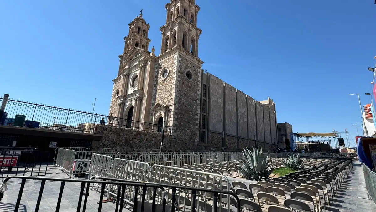 Instalan vallas en el Centro de Juárez para evento de Marco Bonilla y el PAN