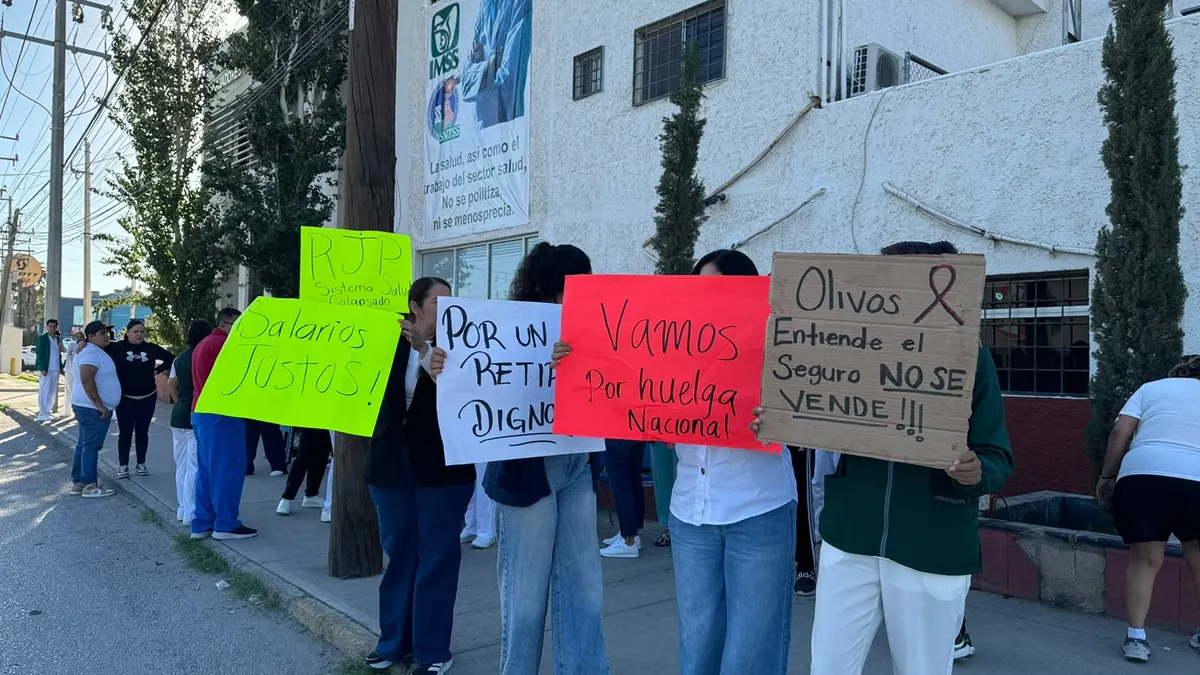Protesta del IMSS afecta tránsito en la avenida Vicente Guerrero