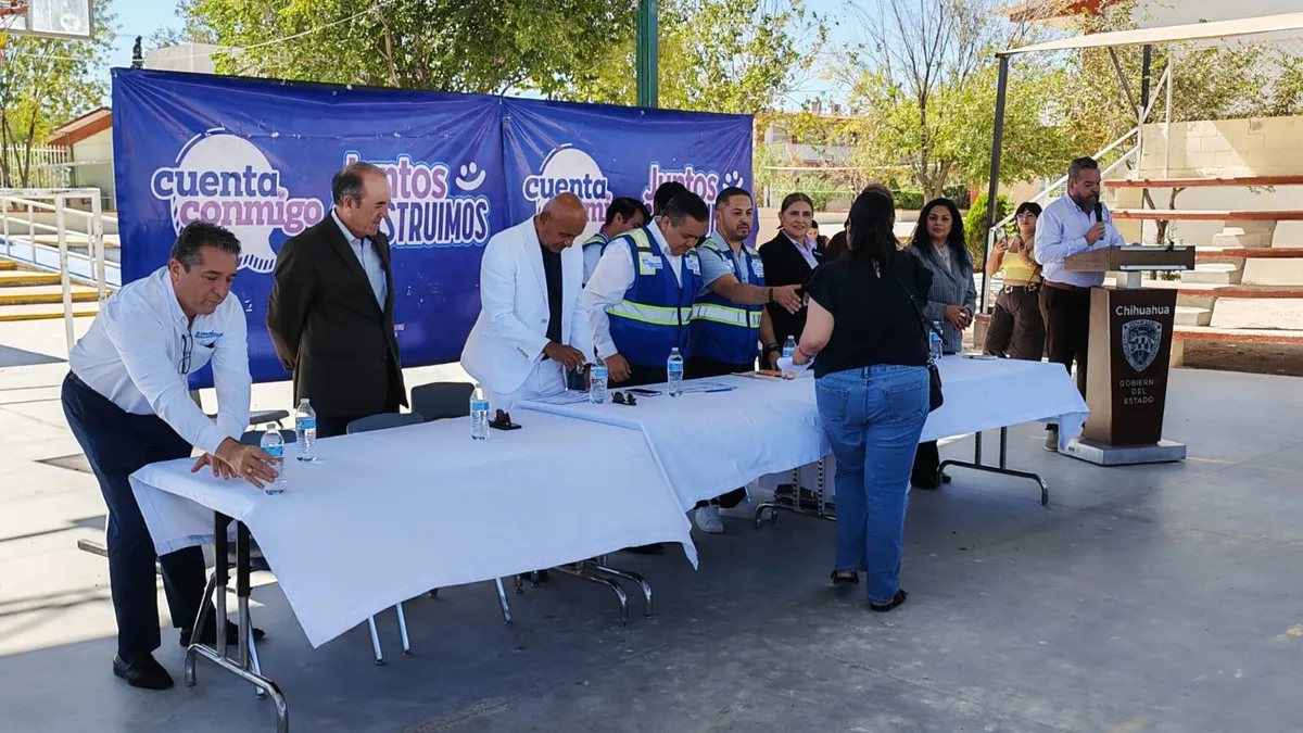 Reciben 10 escuelas de Juárez apoyo del Ichife tras lluvias