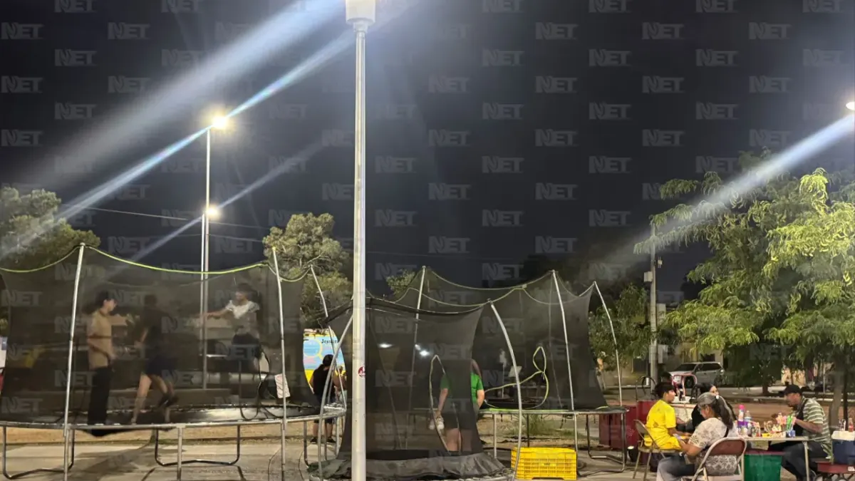 Disfrutan familias en el parque de La Chaveña