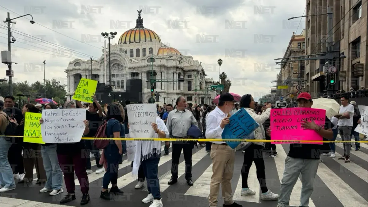 Comerciantes protestan por vallas en el Centro Histórico de la CDMX
