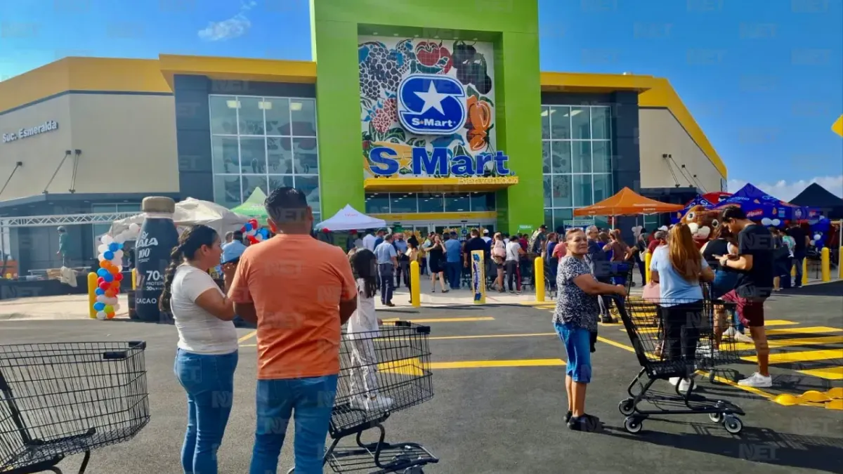Recibe S-Mart Paseo Esmeralda a sus primeros clientes