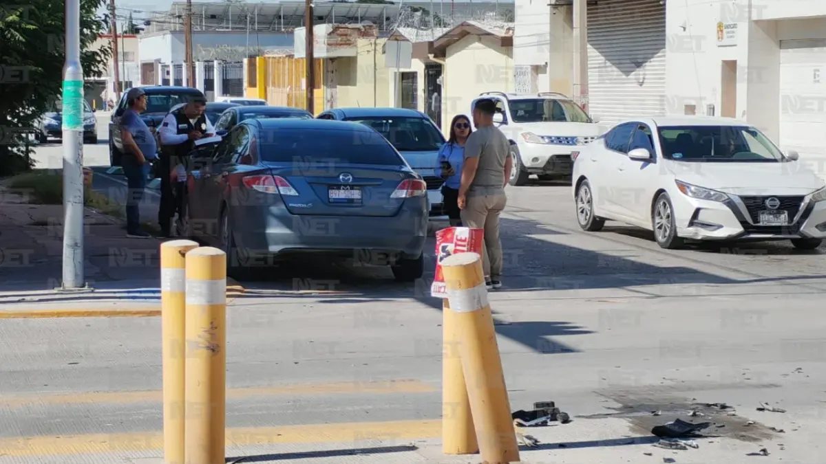 Conductor se pasa semáforo en rojo y provoca choque en la 16 de Septiembre