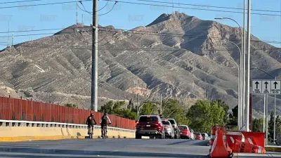 Acumula Puente Libre la mayor fila para cruzar a El Paso este domingo