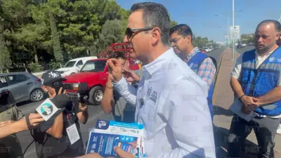 Promueve Marco Bonilla programas de becas y apoyos en avenidas de Chihuahua