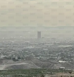 Logran Bomberos sofocar incendio tras más de 50 horas; humo sigue visible