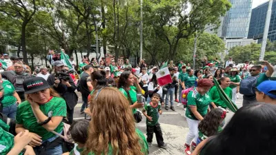 Afición mexicana se prepara para celebrar en el Ángel de la Independencia