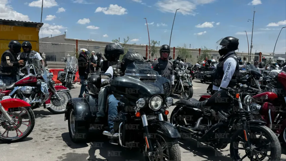 Reparte Seguridad Vial cascos a motociclistas en Juárez