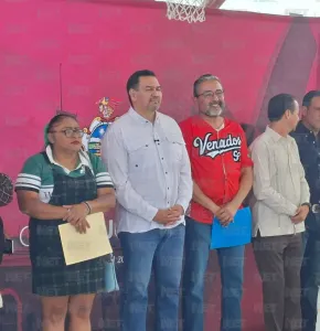 Entrega alcalde canchas nuevas en Secundaria Técnica 97