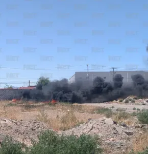 Moviliza Bomberos incendio en Waterfill y otro en Salvárcar