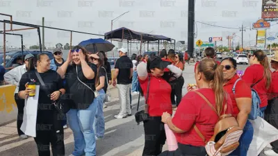 Maestros toman casetas del Puente Zaragoza en protesta por Ley del Issste