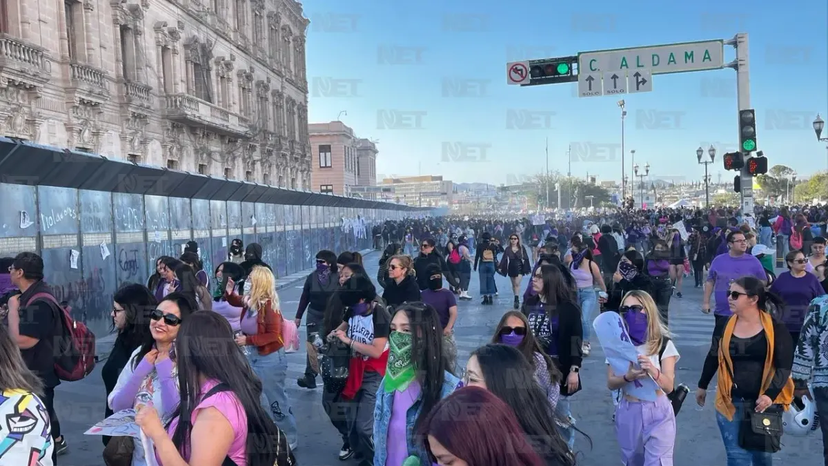 Marchan miles de mujeres en Chihuahua