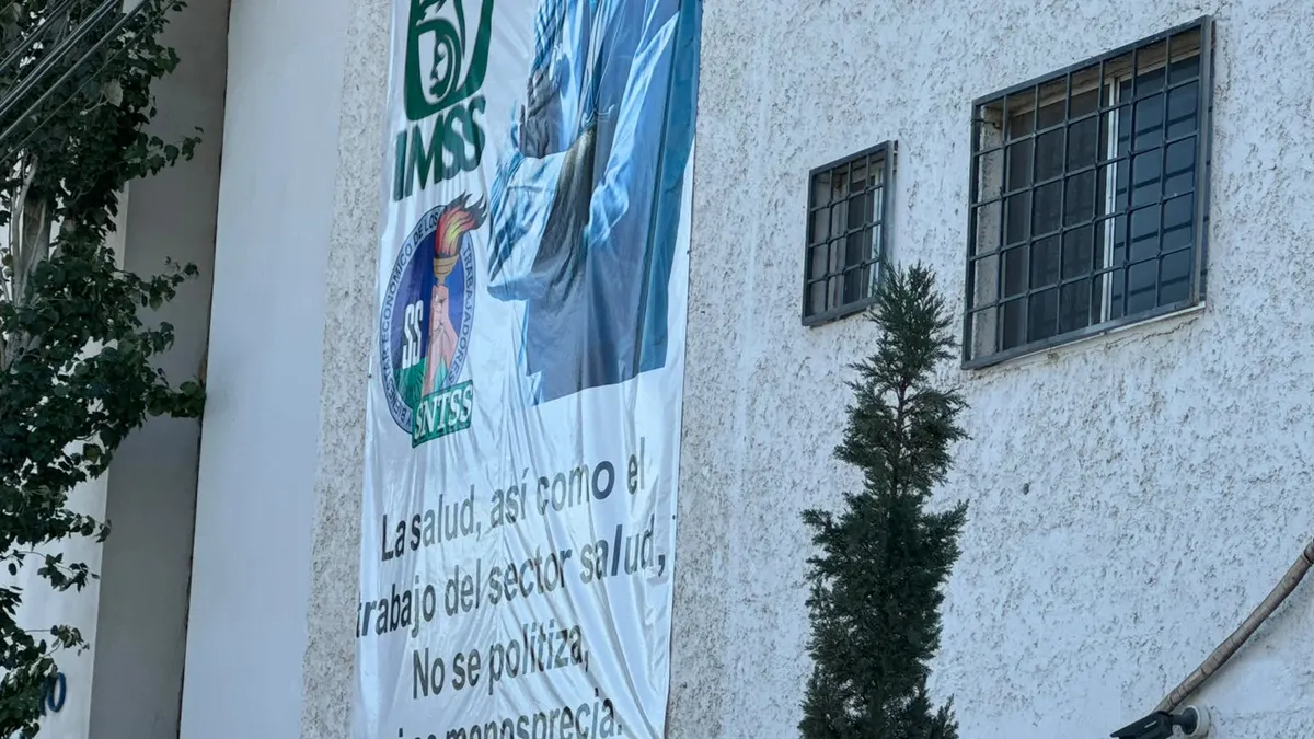 Protesta del IMSS afecta tránsito en la avenida Vicente Guerrero