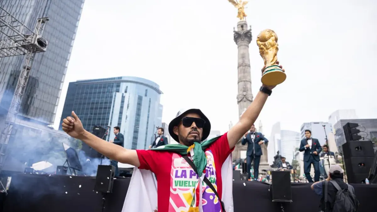 Busca CDMX récord Guinness con masiva ola humana en Paseo de la Reforma