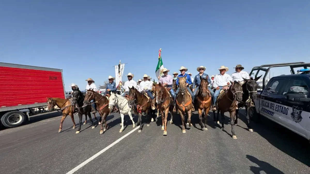 Participa Marco Bonilla en salida de Cabalgata Villista rumbo a Chihuahua
