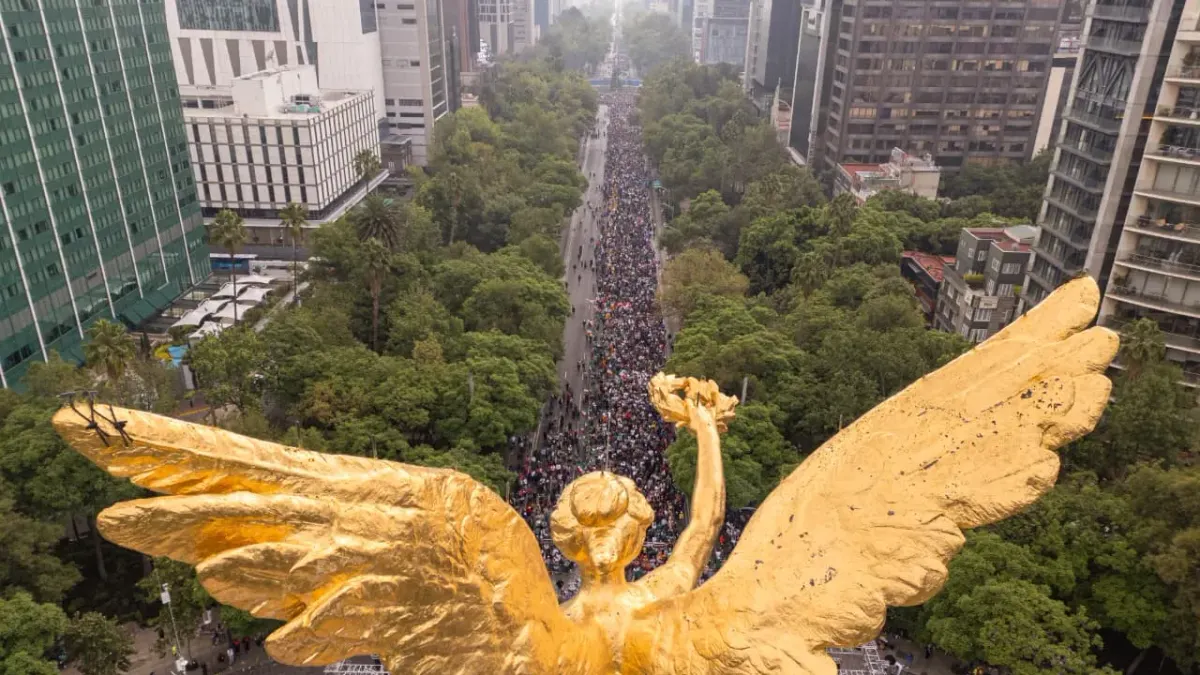 Busca CDMX récord Guinness con masiva ola humana en Paseo de la Reforma