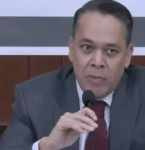 Se entrega a EU exsecretario de Finanzas de Sinaloa tras ser detenido en Europa